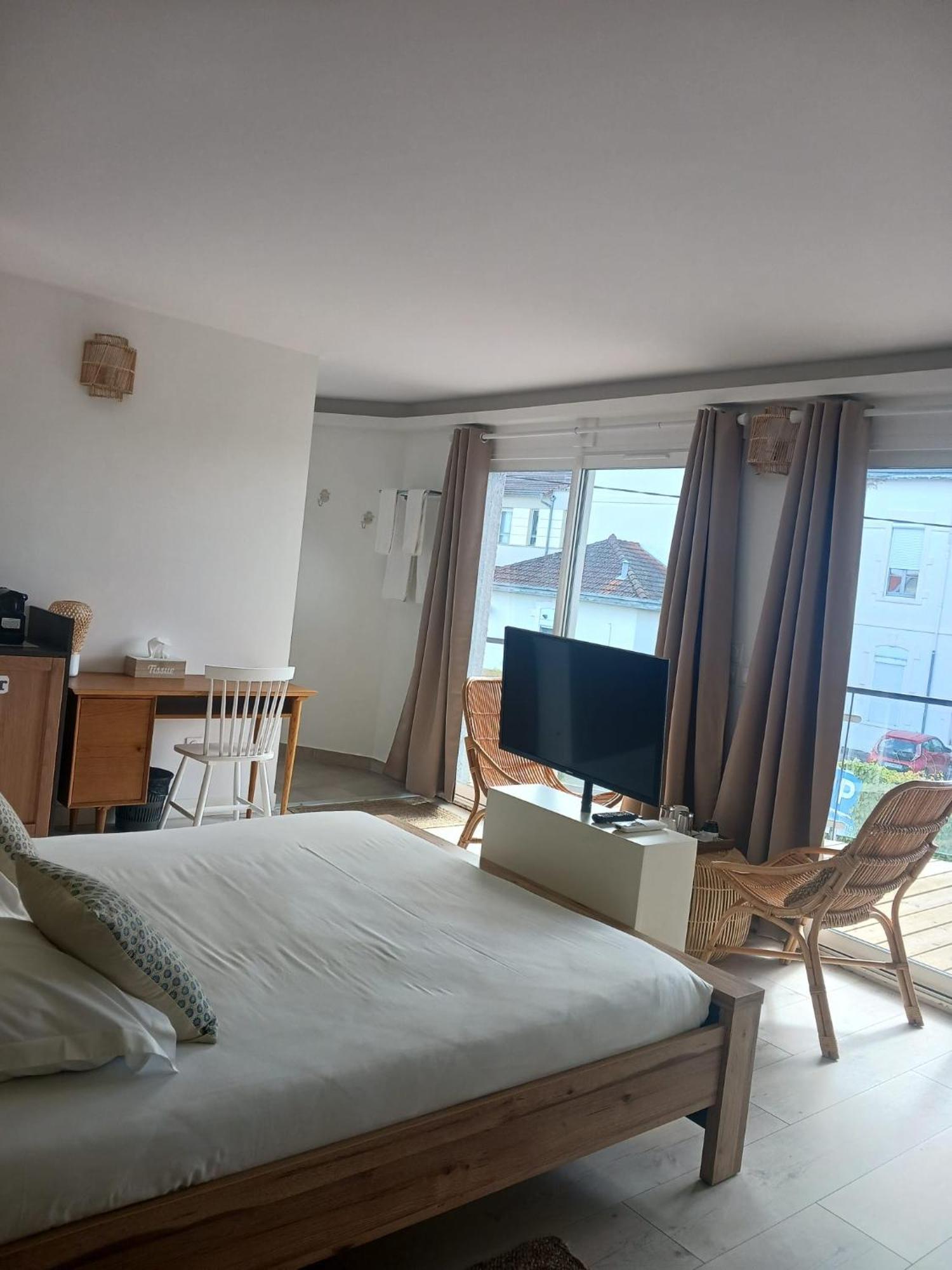 Hotel Aracari Villars-les-Dombes Esterno foto